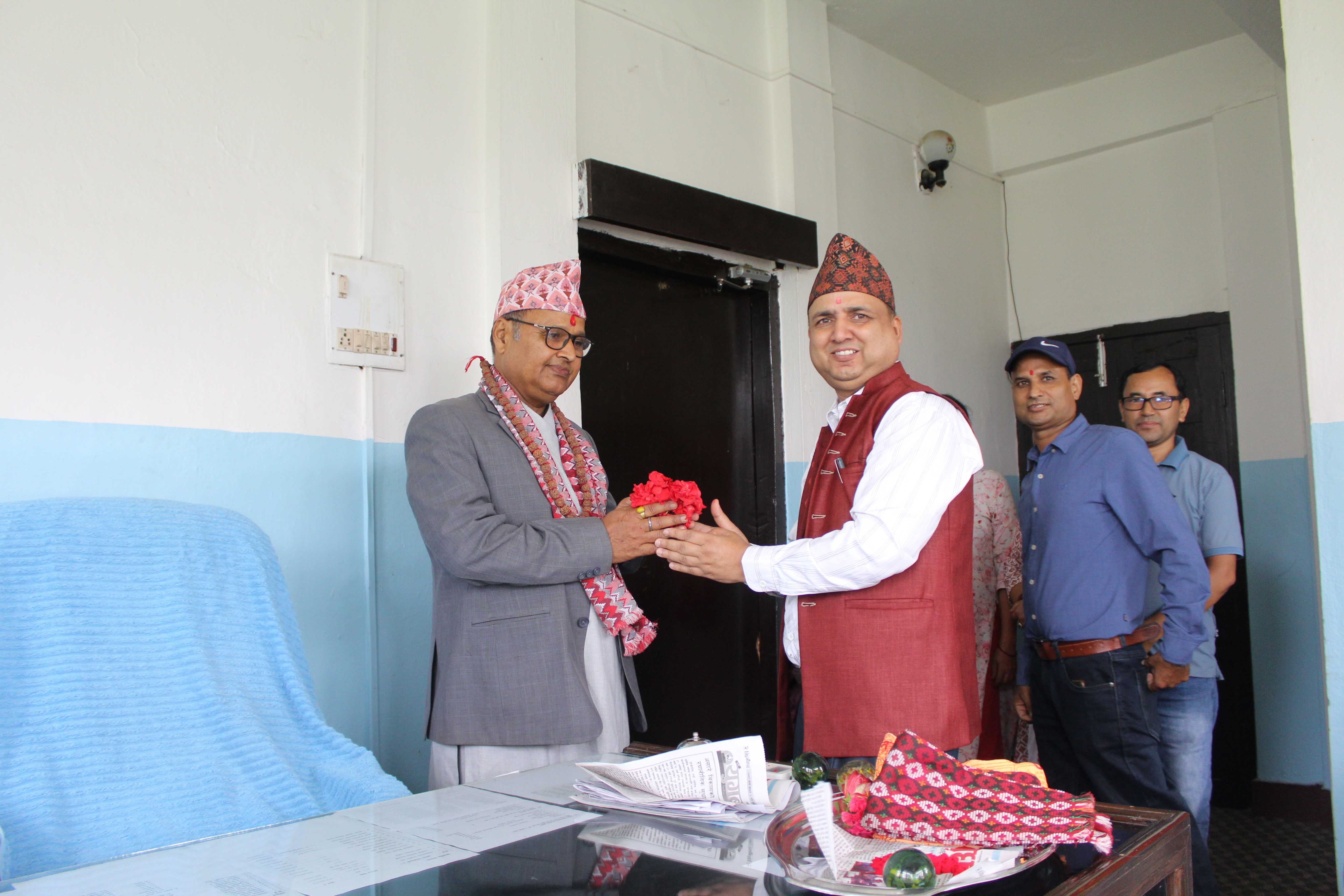 नवनियुक्त शिक्षाध्यक्ष प्रा.भोजराज जोशीज्यूलाई केन्द्रीय कार्यालयमा स्वागत गरिएको छ ।